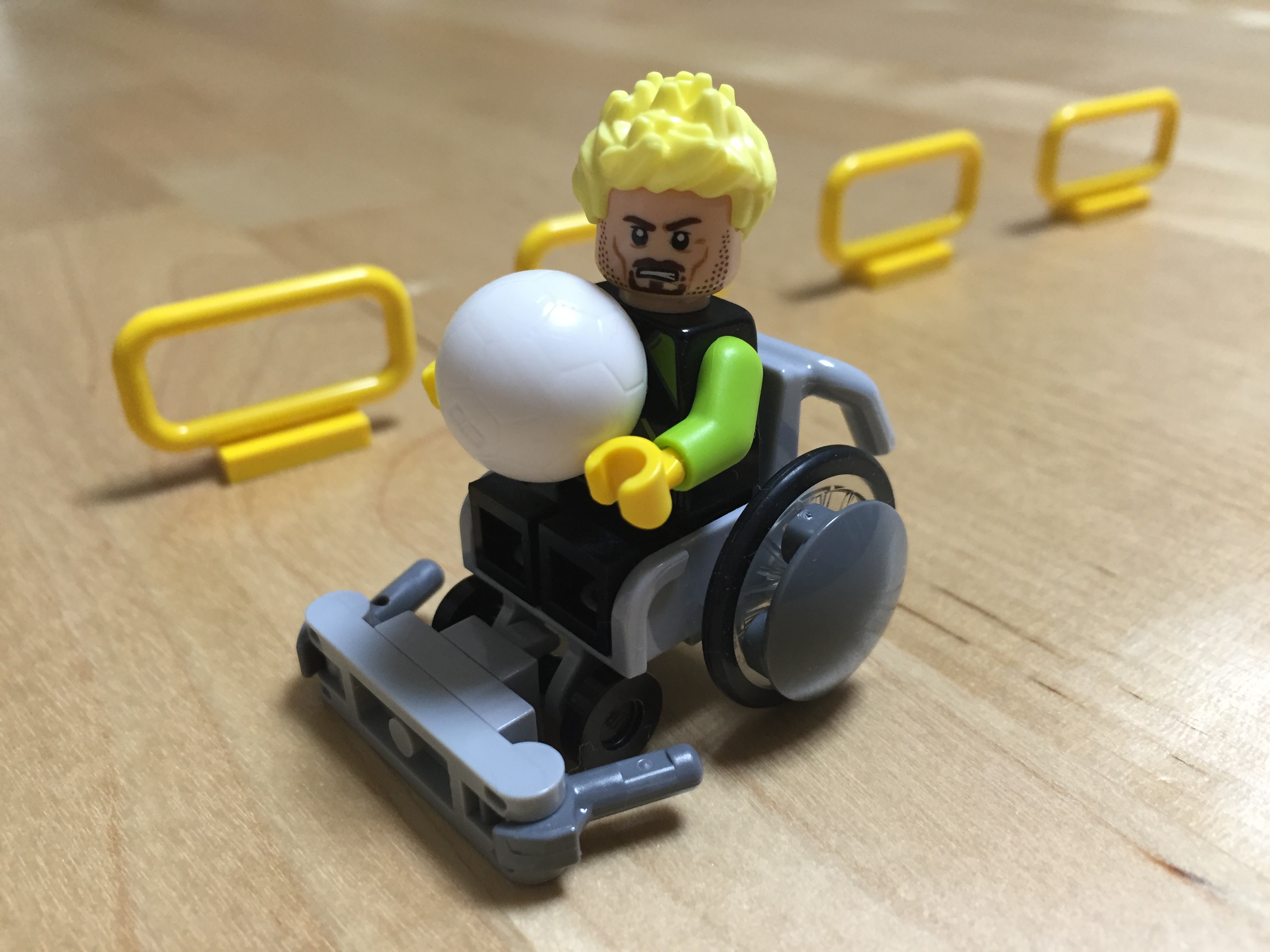 LEGO・ウェルチェアラグビー用の車椅子アスリートフィギュアイメージ