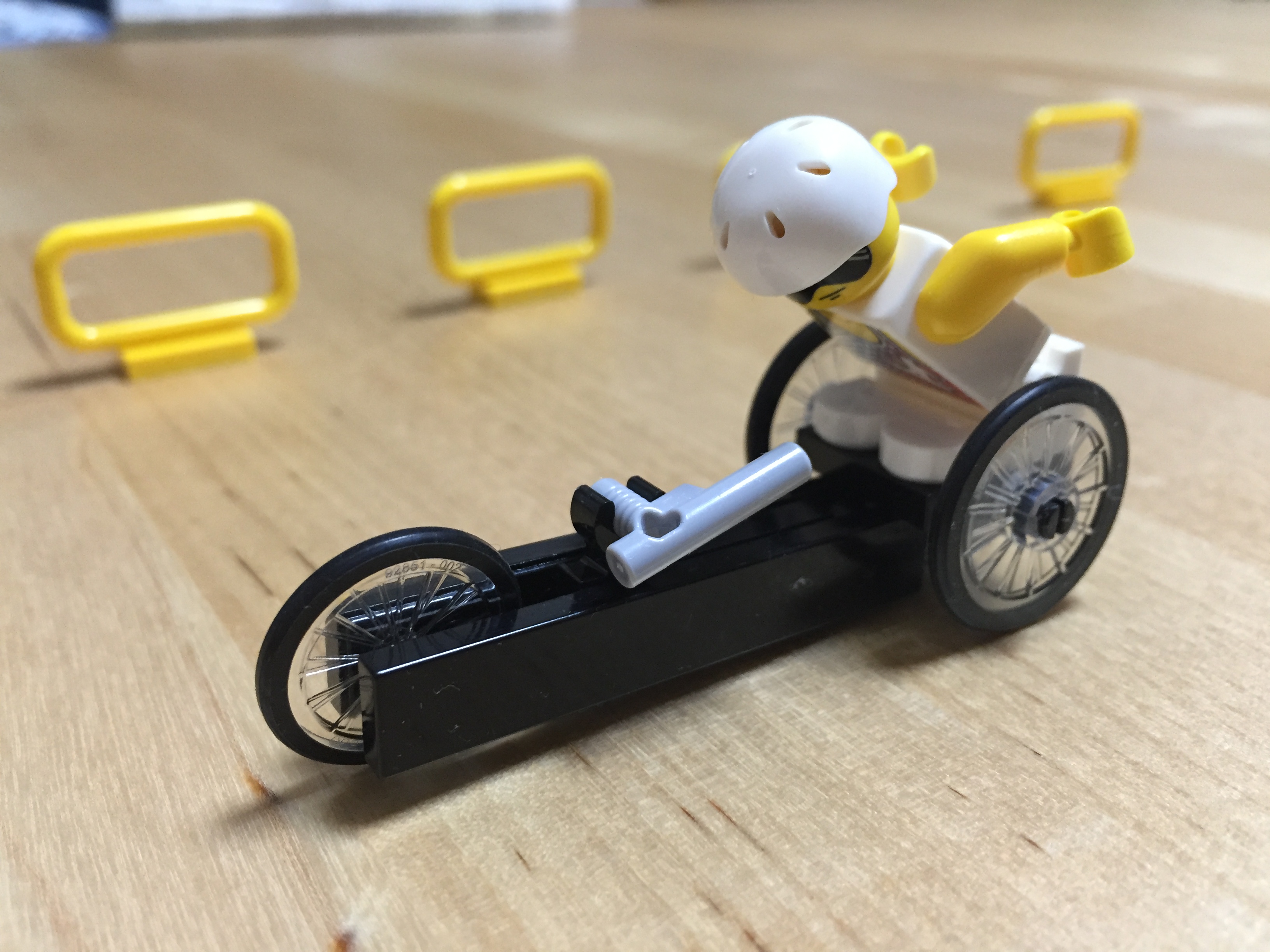 LEGO・陸上競技用の車椅子アスリートフィギュアイメージ