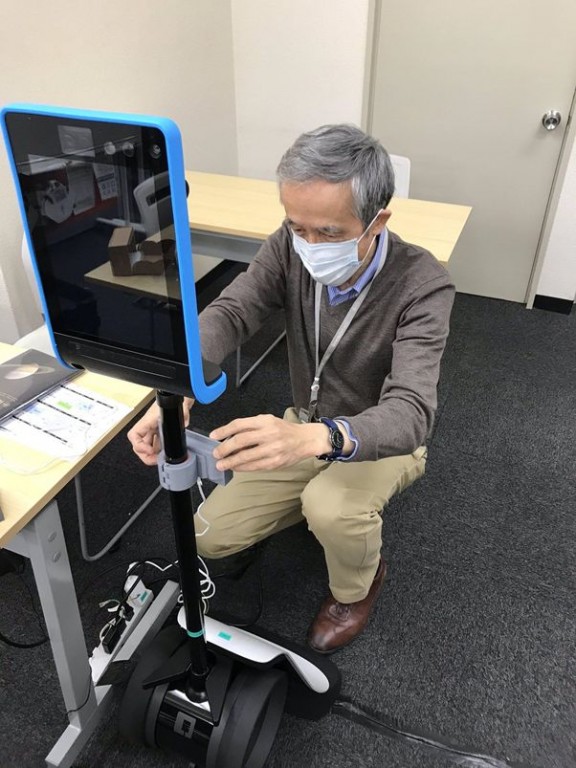 ロボットを丁寧にセッティングしました