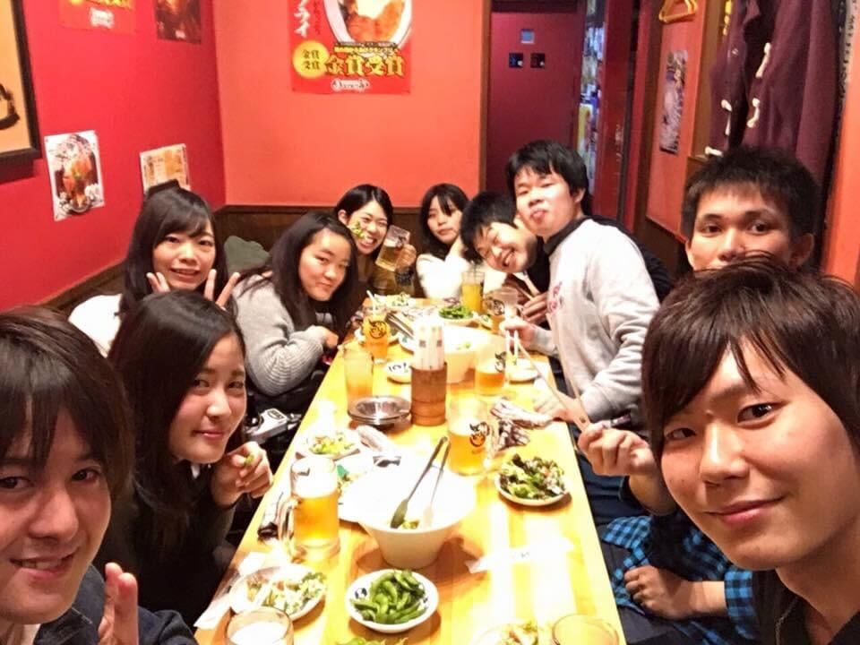 大学時代の友人との飲み会（筆者提供）"