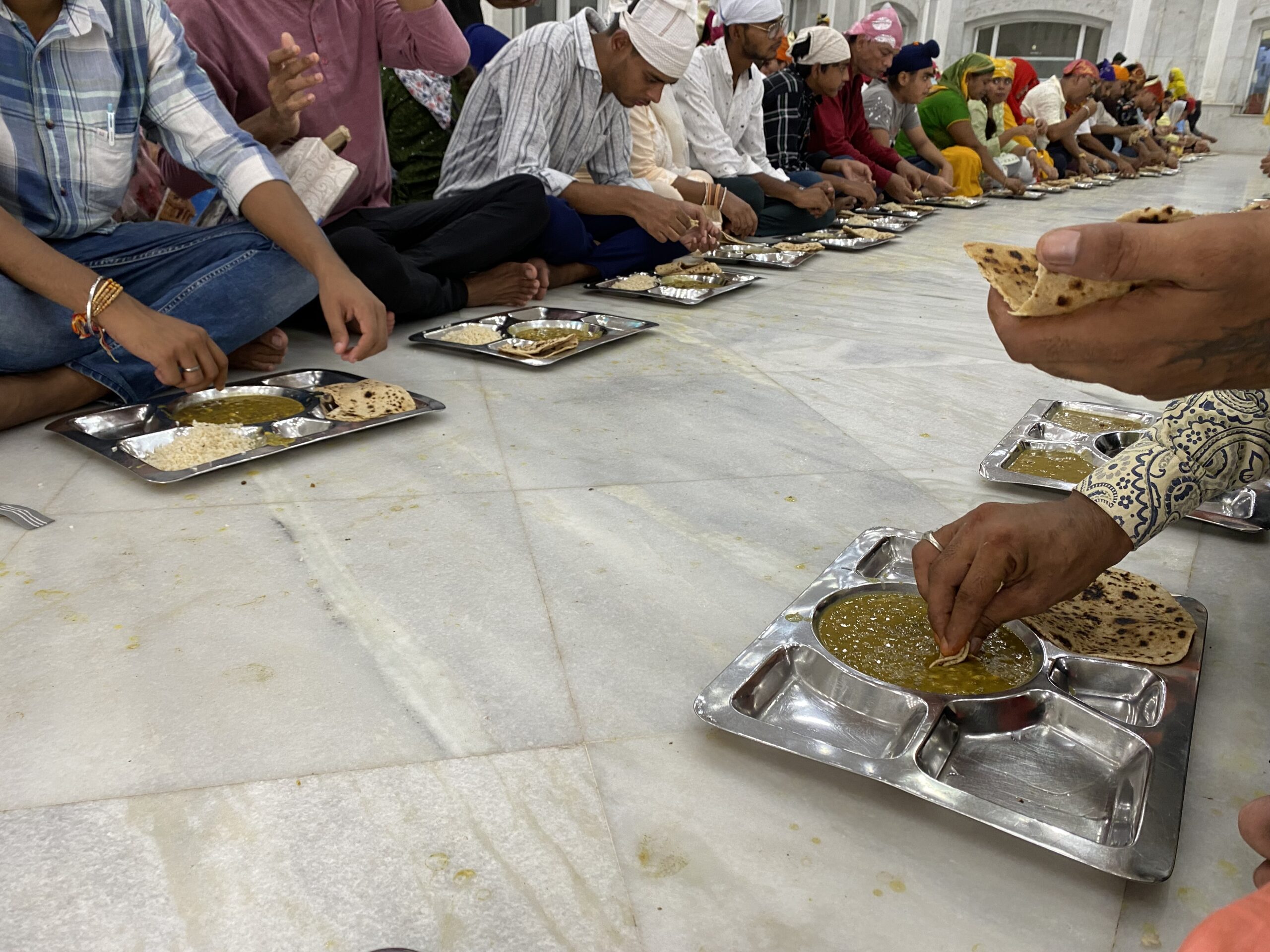 すべての人に施される食事。無料だが結構おいしい②