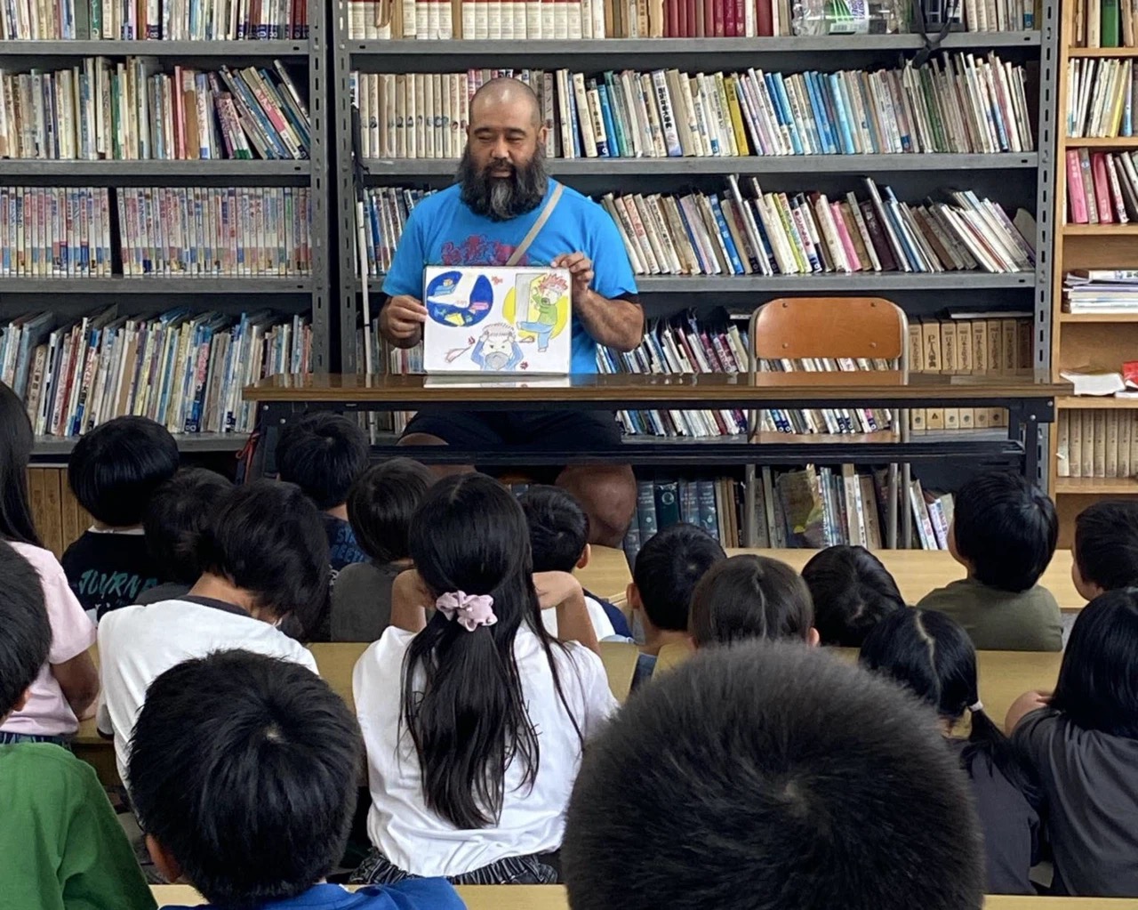 コミュニティスペースでのお話会は、子供たちに好評だった