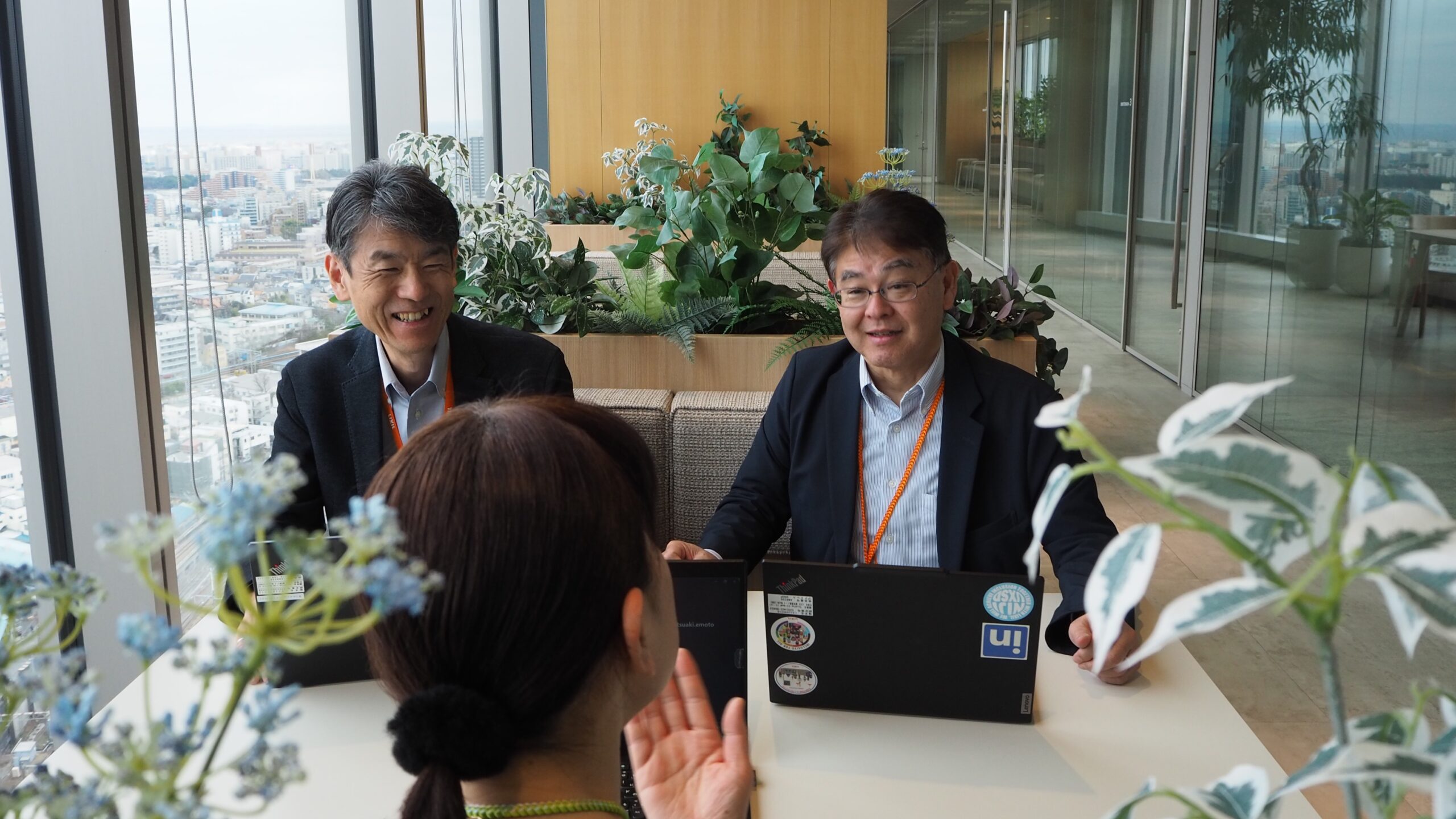 写真右:三善さん、写真左:柄本さん